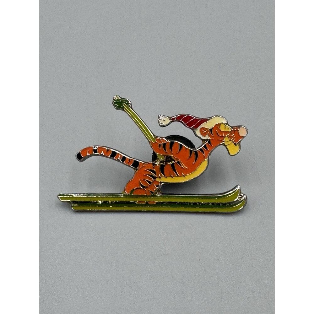Disney Tigger Skiing Santa Hat Skii Jump Enamel Lapel Pin Christmas